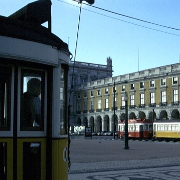 Lissabon, Strassenbahnen am Praça do Comércio
